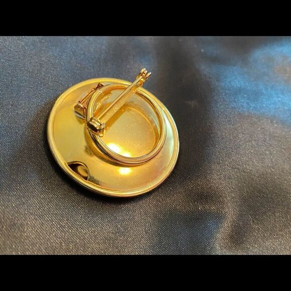 Vintage 70s Gold Tone Brooch and Scarf Clip - Picture 2 of 5